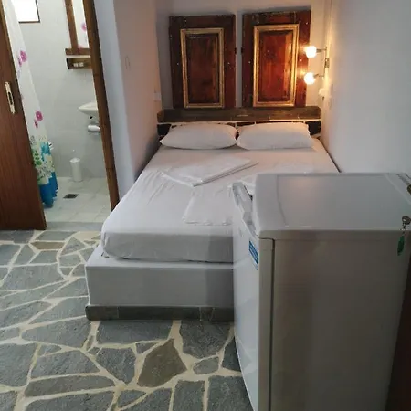 Arleta's Sunny Πανσιόν 3*