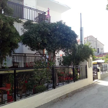 Guest house Arleta's Sunny *