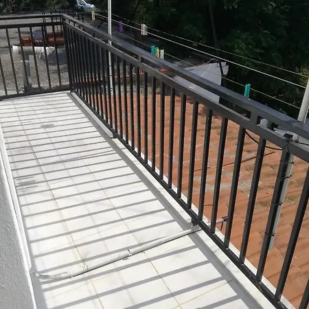 Arleta's Sunny Guest house 3*