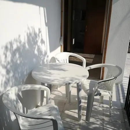 Πανσιόν Arleta's Sunny Πρίνος