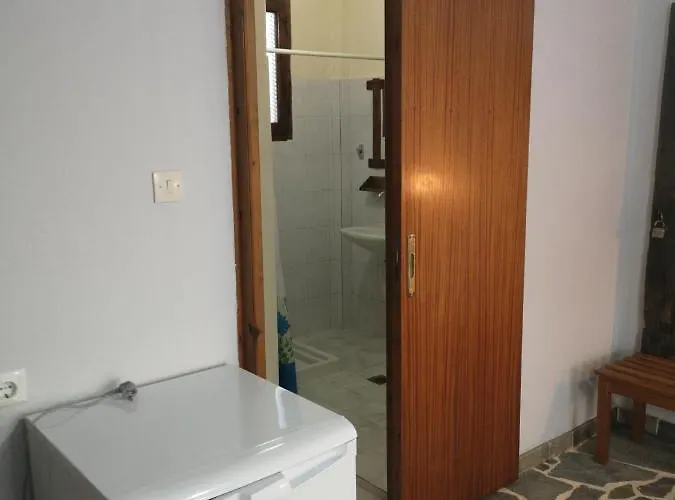 ゲストハウス Arleta's Sunny 3*