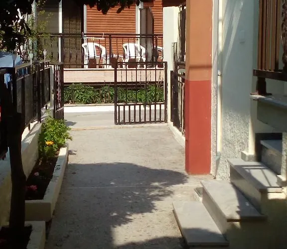 ゲストハウス Arleta's Sunny Prínos