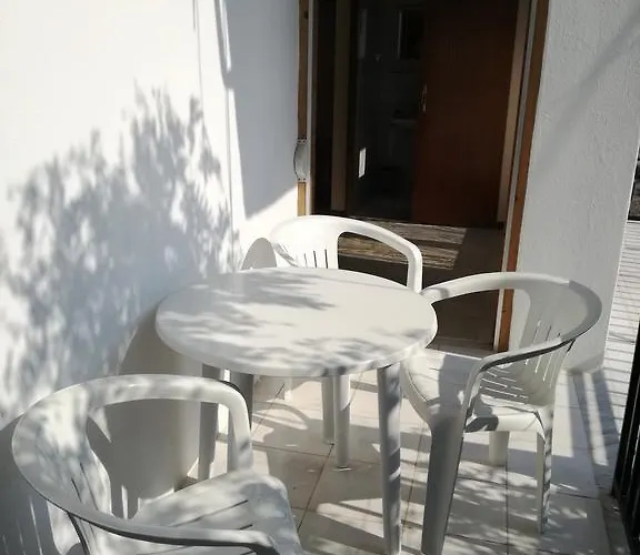 ゲストハウス Arleta's Sunny Prínos